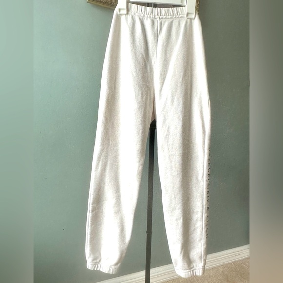 Abercrombie kids size 11/12 girls white sweatpants with logo - Picture 2 of 5